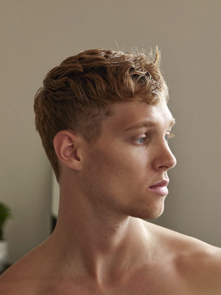 Moderner Herren-Schnitt mit texturiertem Quiff